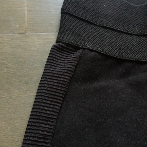 Zara Black Leggings with Pleated side Detail - Picture 2 of 4